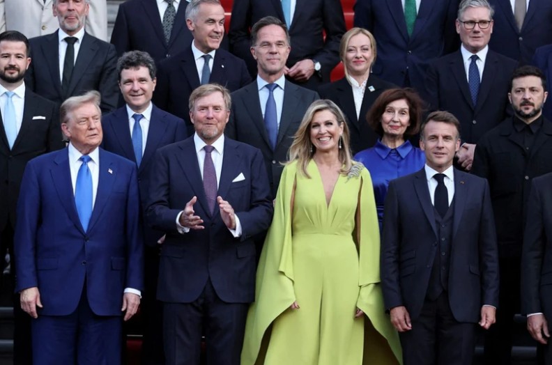 NATO Zirvesi'nin Yıldızı! Kraliçe Geceye Damga Vurdu... Dünya Liderleri Gözlerini Alamadı - Resim : 5