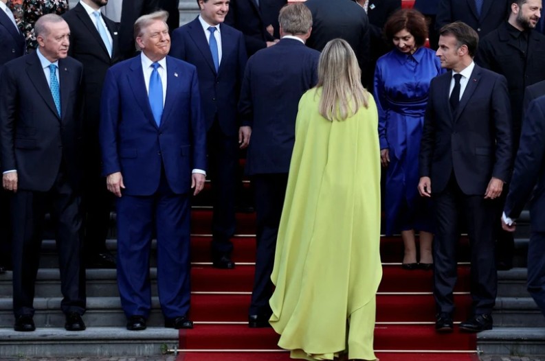 NATO Zirvesi'nin Yıldızı! Kraliçe Geceye Damga Vurdu... Dünya Liderleri Gözlerini Alamadı - Resim : 2