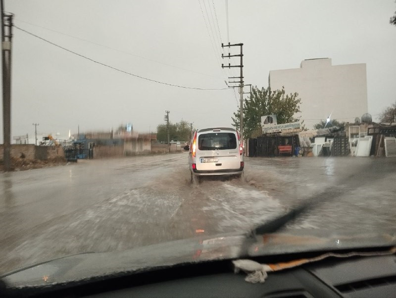 Hatay, Mardin, Diyarbakır... Sağanak Yağış Üç İli Teslim Aldı, Hayat Durdu - Resim : 3