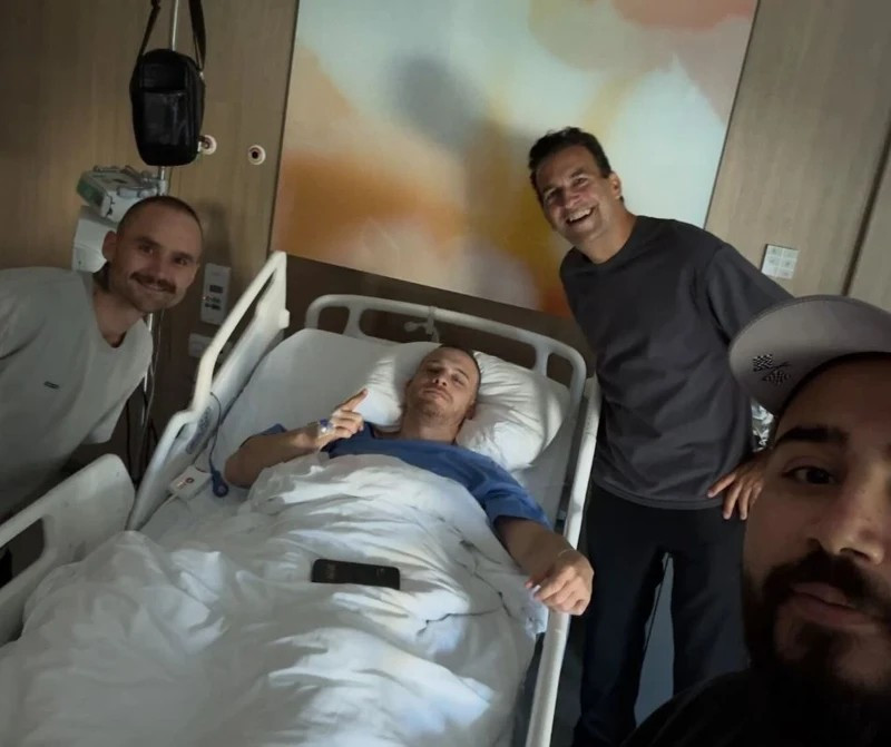 Kerem Bürsin’den Sevenlerini Endişelendiren Paylaşım! Hastane Odasından Duyurdu - Resim : 1