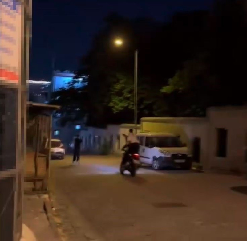 Hızla Yayıldı, Paniğe Neden Oldu! Başakşehir'de Film Gibi Kurgu... Silahlı Şovun Sonu Karakol Oldu - Resim : 1