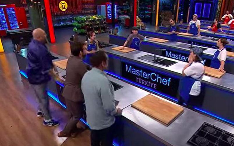 MasterChef Türkiye'de Beklenmedik An! Mehmet Yalçınkaya 1990'dan Beri Kullandığı Gizli Tarifini Paylaştı: İşte Püf Noktalarıyla Tam Ölçü Krem Karamel Tarifi... - Resim : 1