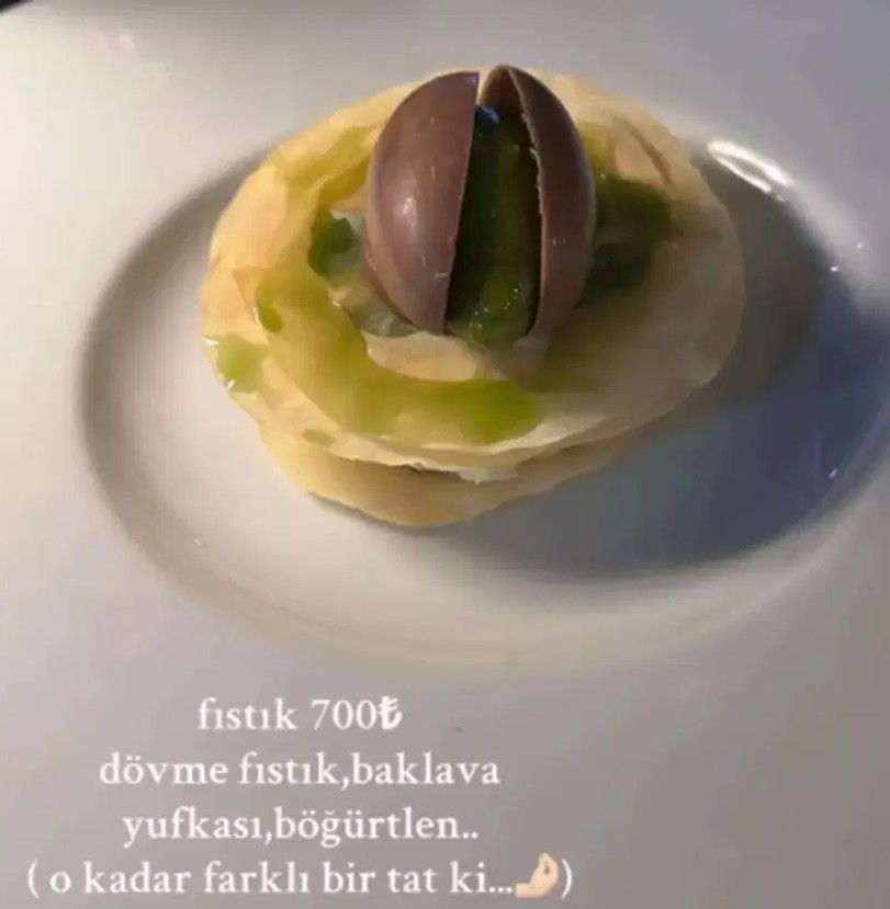 MasterChef Jürisi Mehmet Yalçınkaya'nın Restoranı Yine Olay Oldu! Sosyal Medyayı İkiye Bölen Tabak... 2 Sarmaya Bu Kadar Para Verilir mi? - Resim : 2