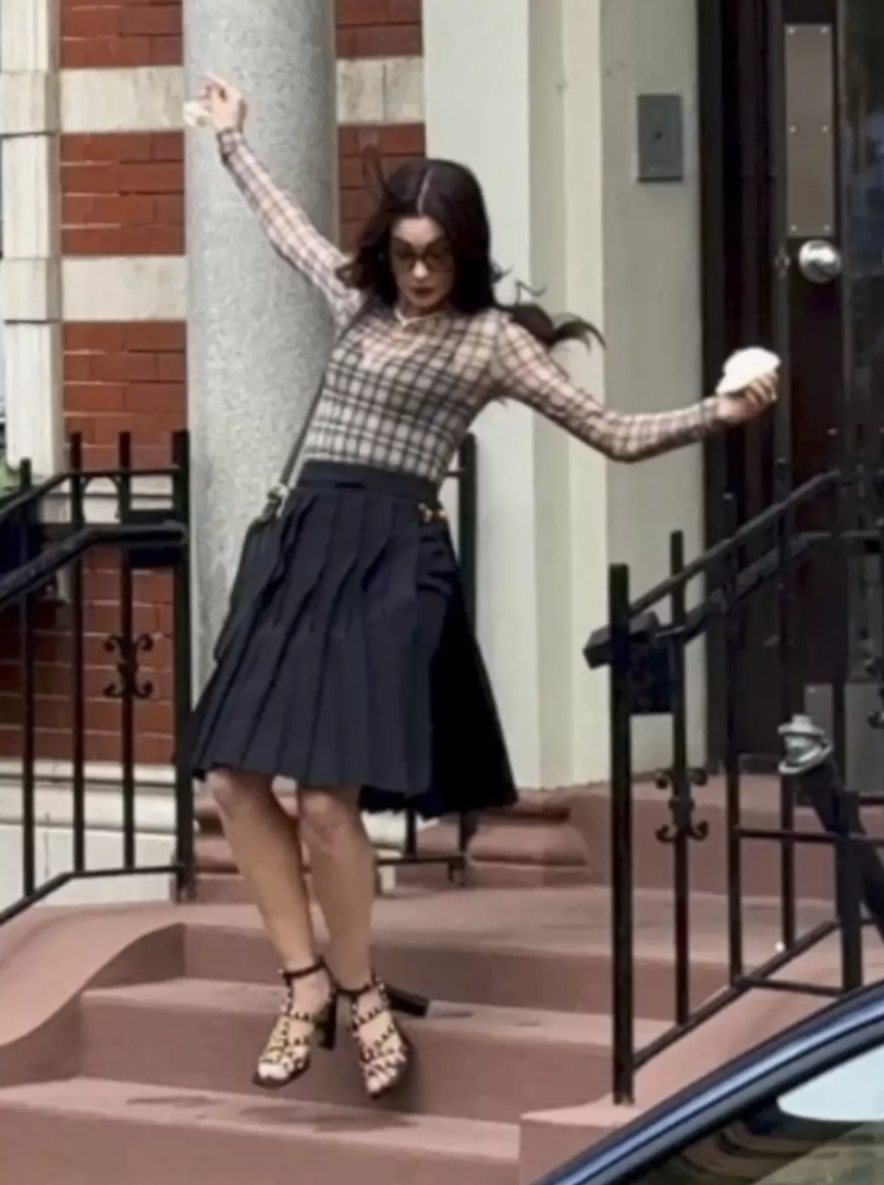 Hollywood Yıldızı Anne Hathaway Yürekleri Ağza Getirdi! Film Setinde Korkutan Kaza - Resim : 1