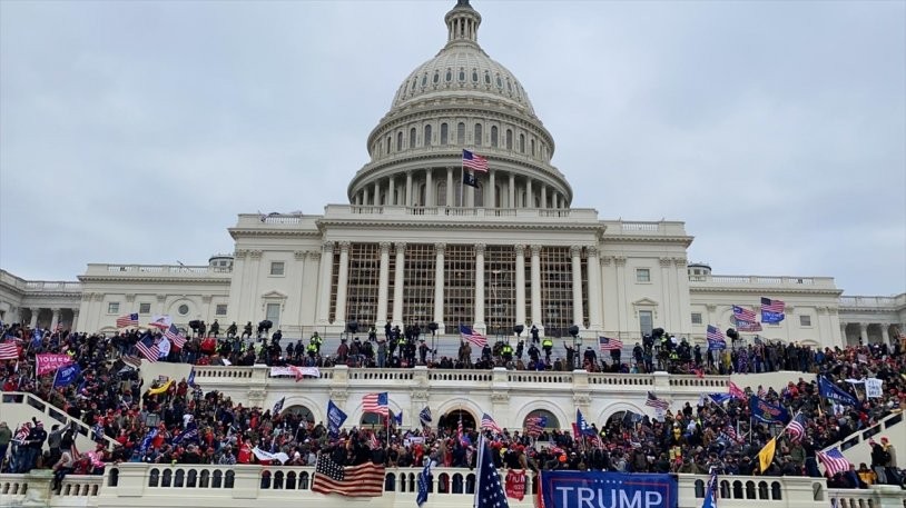 ABD'de Trump destekçilerinden Kongre'yi basma girişimi: Başkent Washington'da kaos - Resim: 30