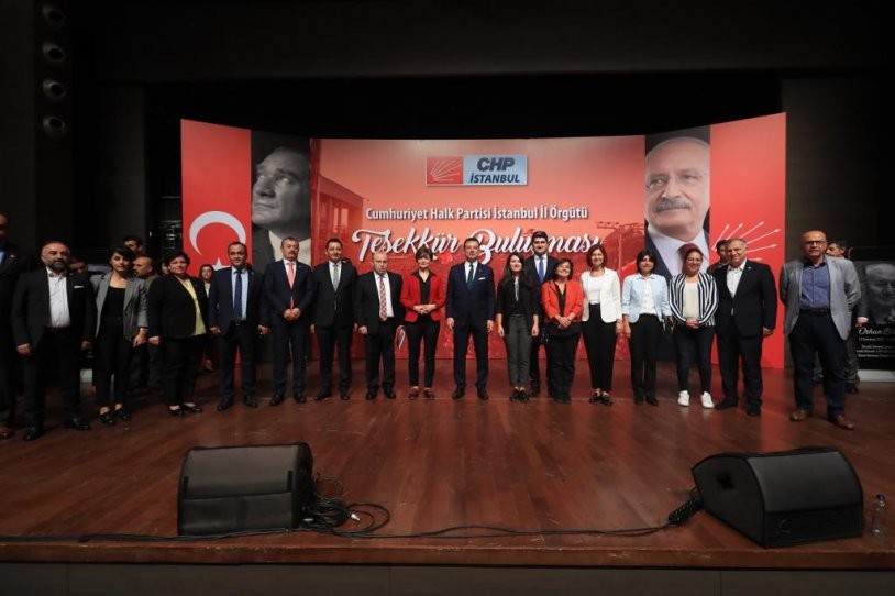 Ekrem İmamoğlu CHP'lilere teşekkür belgesi verilmesi törenine katıldı - Resim: 11