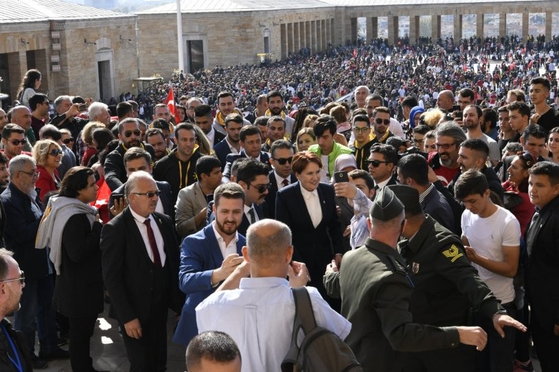 Meral Akşener'den gençlerle Anıtkabir çıkarması - Resim: 9