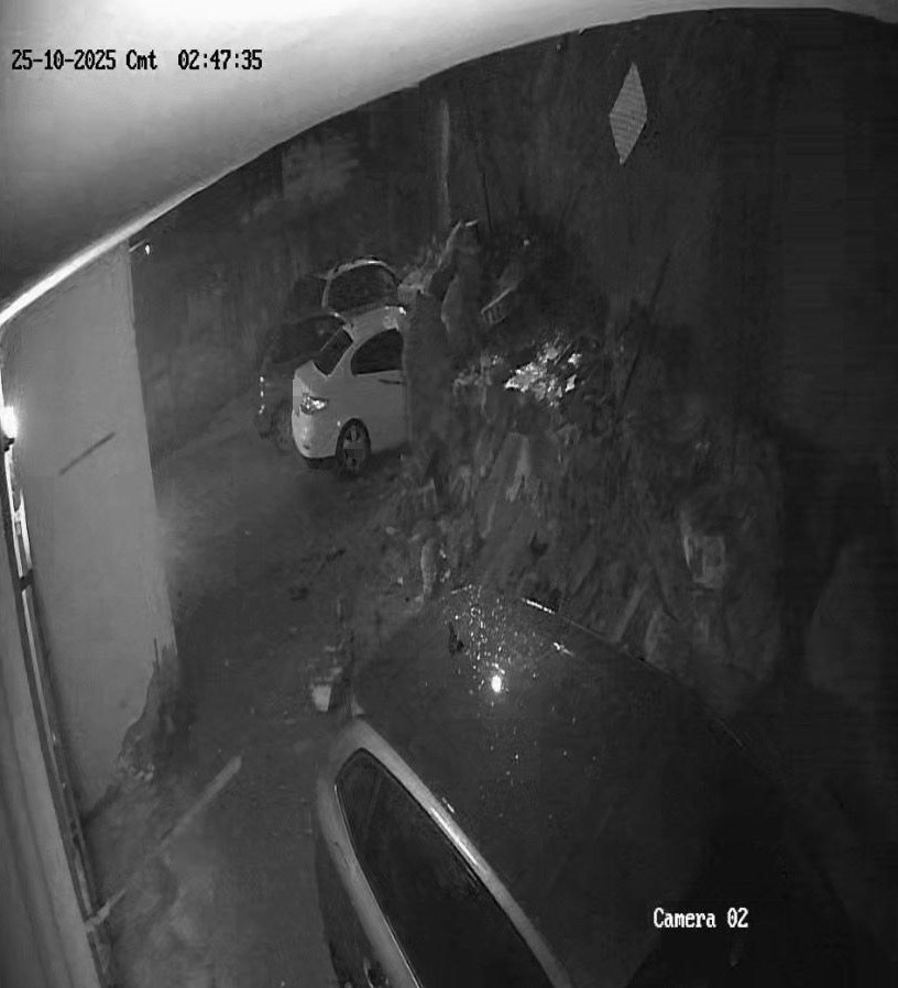 İstinat Duvarı Araçların Üzerine Çöktü! Maltepe’de Korku Dolu Anlar - Resim : 2