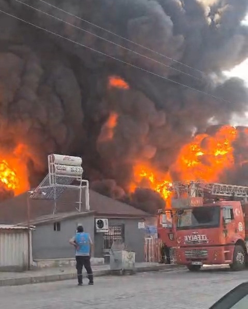 Elazığ'da Fabrika Yangını Paniği! Çok Sayıda Ekip Bölgeye Sevk Edildi - Resim : 2
