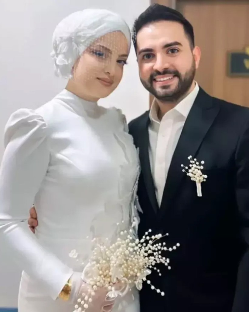Kadir Ezildi ile Gamze Türkmen Dünyaevine Girdi! Sosyal Medya Bu Gelinliği Konuşuyor - Resim : 2