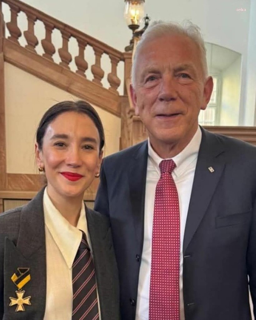 Sibel Kekilli'ye Almanya'dan Liyakat Nişanı - Resim : 1