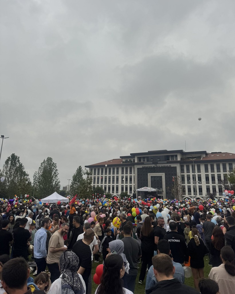 Her Şey Bir Çocuğun Dileği İçin... Ali Asaf'ın Balonları Gökyüzünde - Resim : 1
