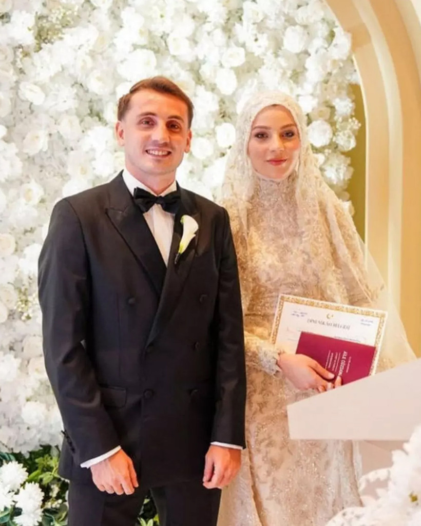 Kerem Aktürkoğlu Kural Bozdu! Herkes Eşiyle Olan Karesini Konuşuyor - Resim : 1