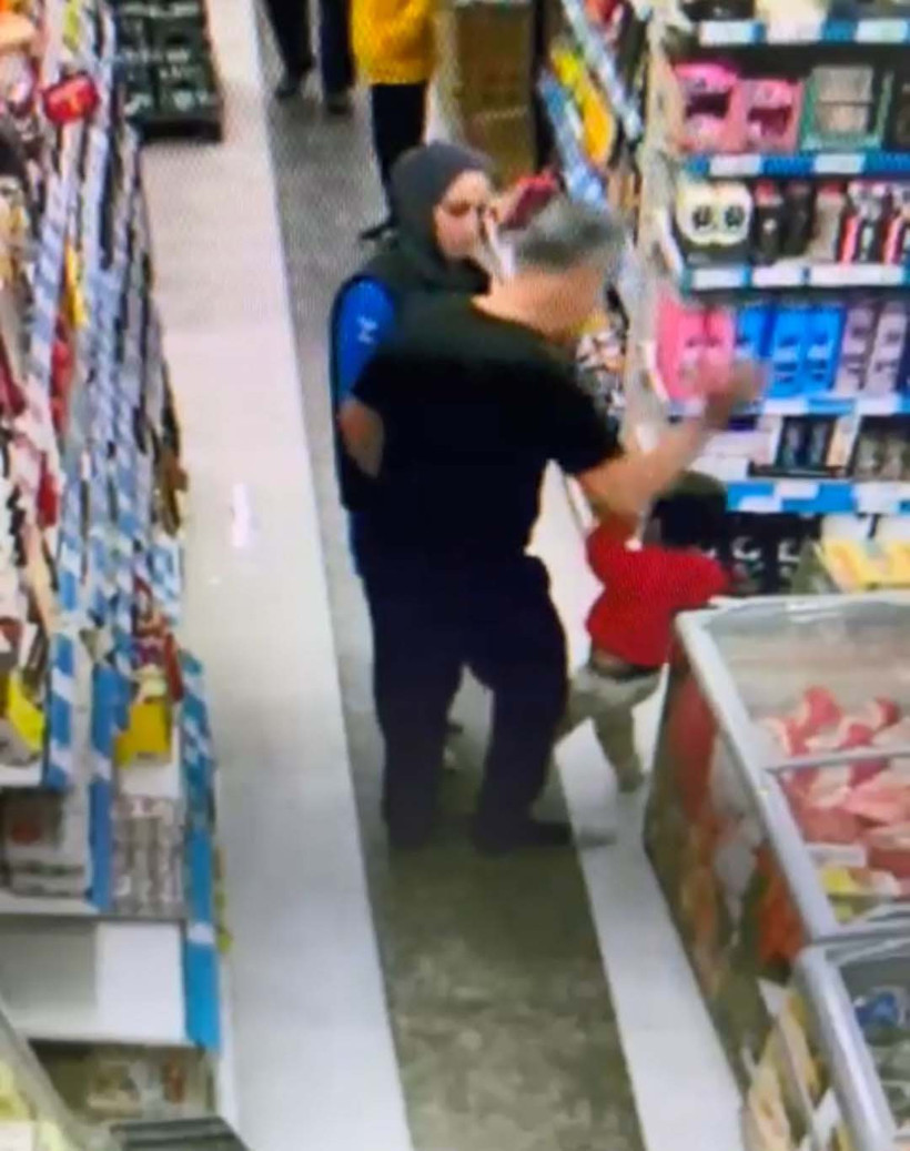 Markette Çocuğunu Tekmeledi, Gözaltına Alındı! O Anlar Kamerada - Resim : 4