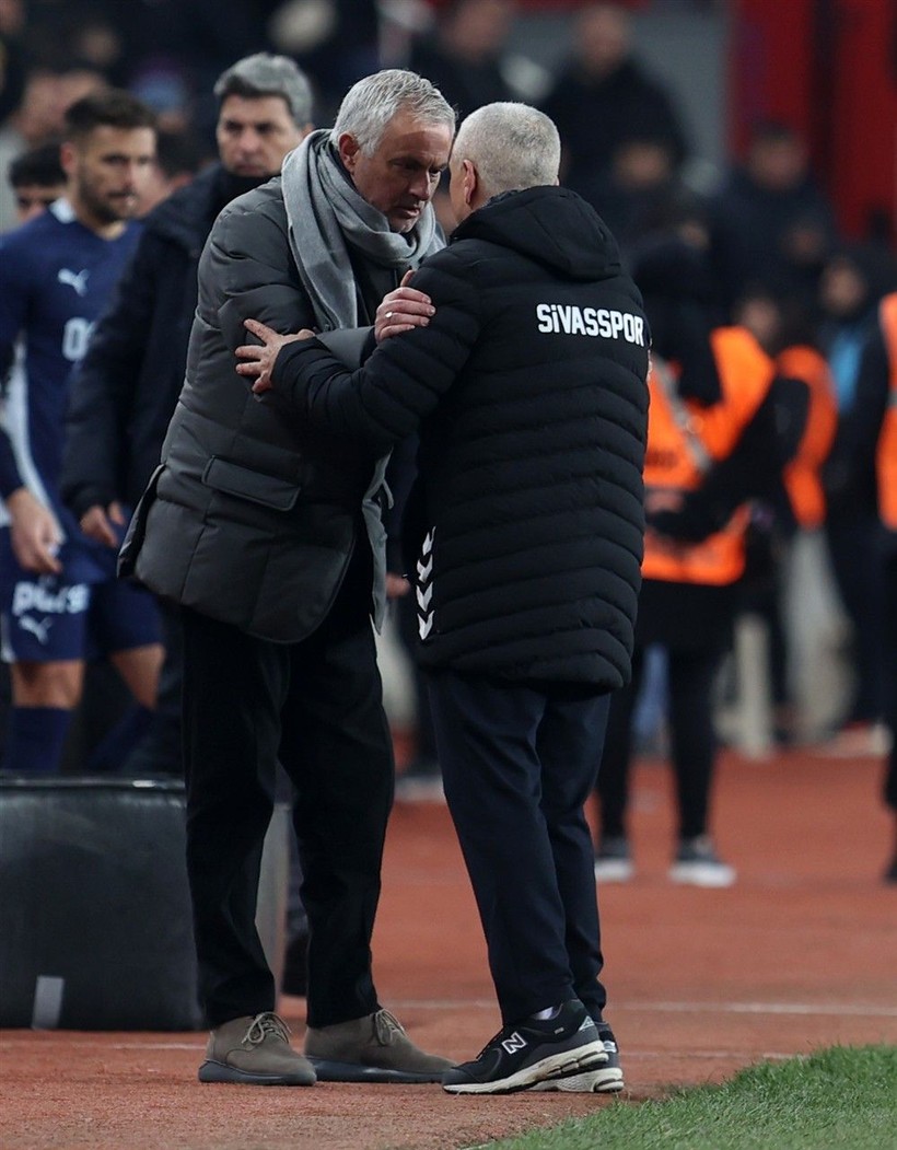 Fenerbahçe Teknik Direktörü Mourinho, Sivasspor Galibiyetinin Ardından Hedefte: Hatalarını Tek Tek Sıraladılar - Resim: 5