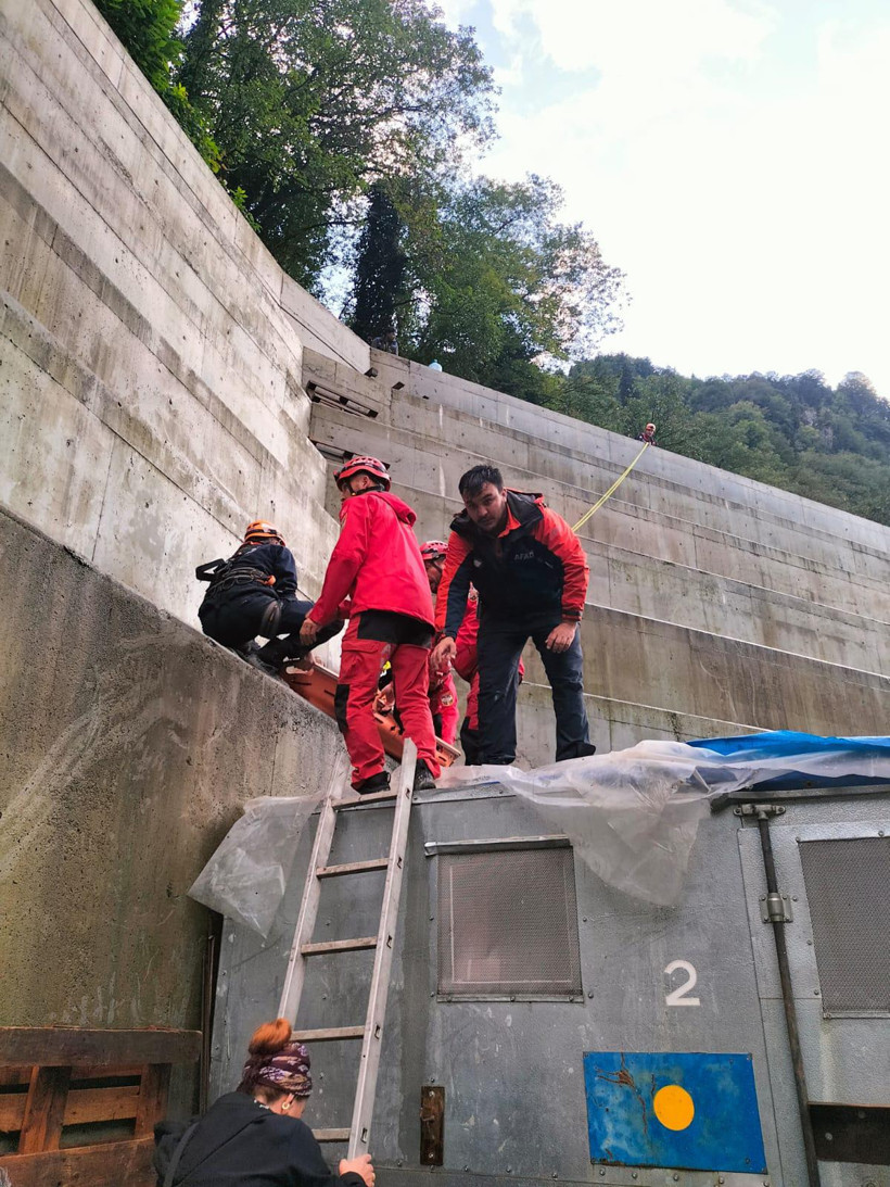 Rize’de 48 Saatte Çifte Felaket! Mahsur Kalan 115 Kişi Helikopterle Kurtarıldı, Bungalovlar Evler Boşaltıldı - Resim : 4