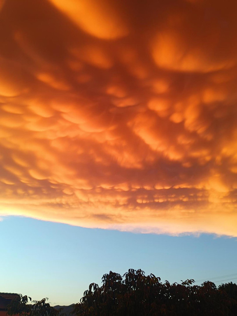 Fethiye'de Görsel Şölen! Gökyüzüne Bakan Telefonuna Sarıldı - Resim : 2