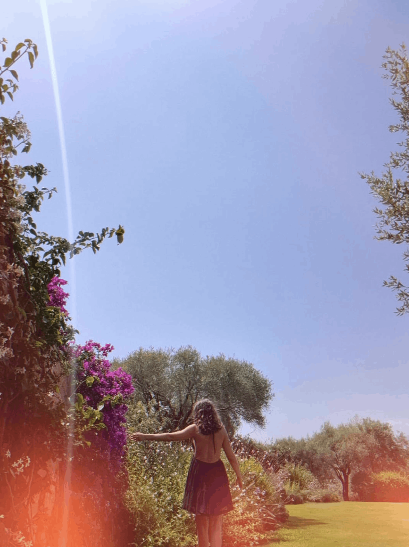 Serenay Sarıkaya’dan ‘Ayşe Barım’lı Bayram Mesajı - Resim : 1