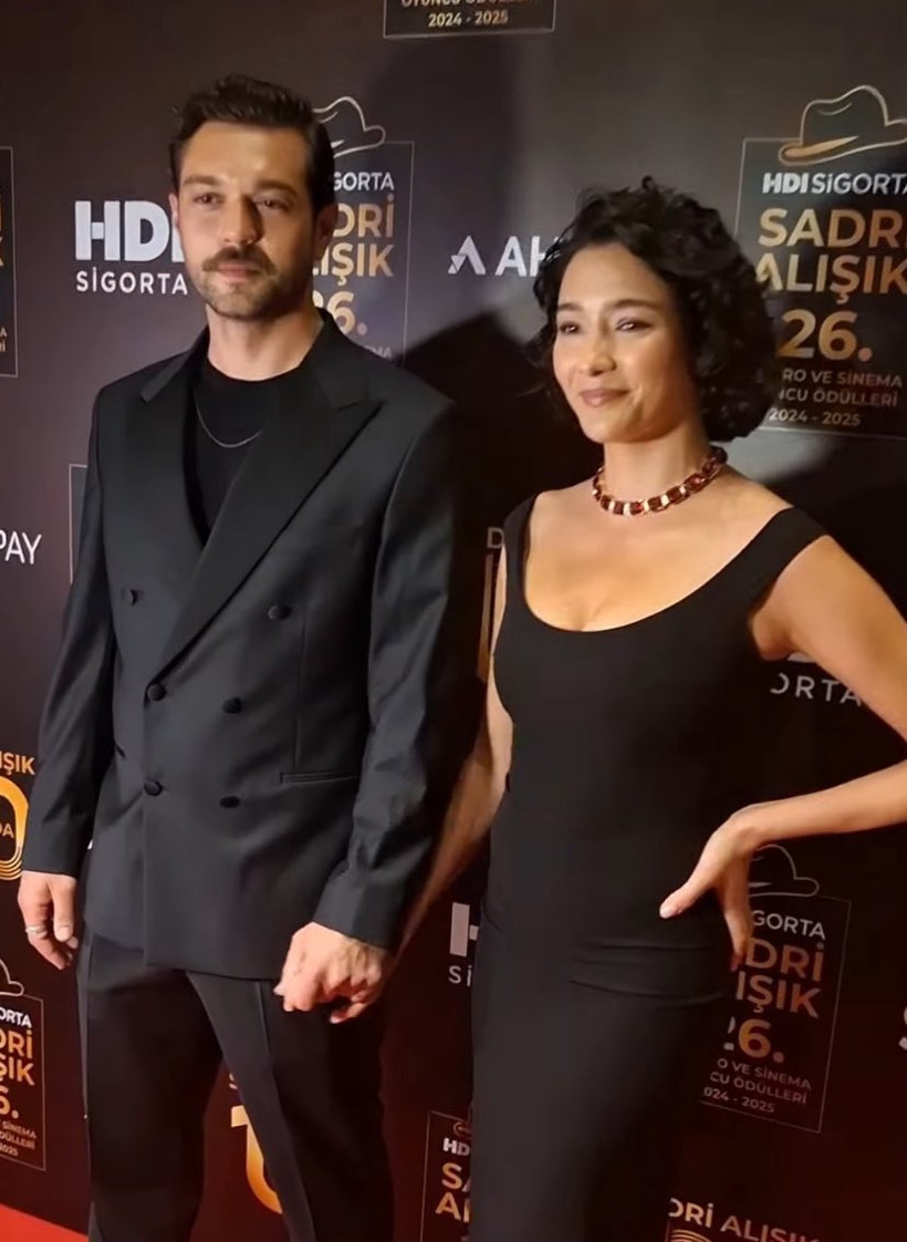 Aybüke Pusat ve Furkan Andıç İlk Kez El Ele Kameralar Karşısında! Görenler Tekrar Tekrar Baktı - Resim : 2