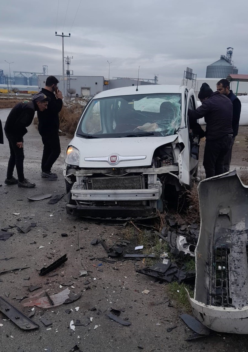 Konya'da Korkunç Kaza: 1'i 7 Aylık Bebek 4 Kişi Yaralı - Resim : 2