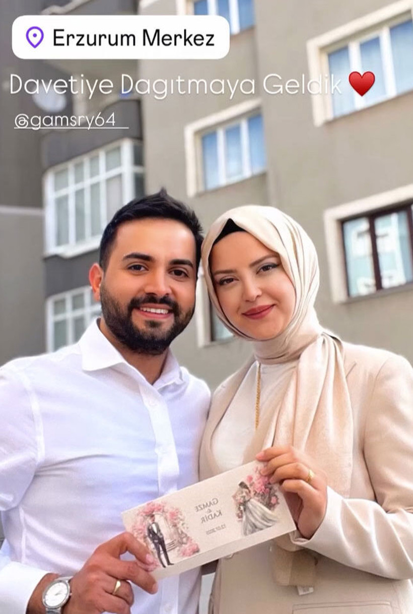 Kadir Ezildi ile Gamze Türkmen'in Düğün Davetiyesi Ortaya Çıktı! Sosyal Medya Damadın Yazdığı Bu Şiiri Konuşuyor - Resim : 1