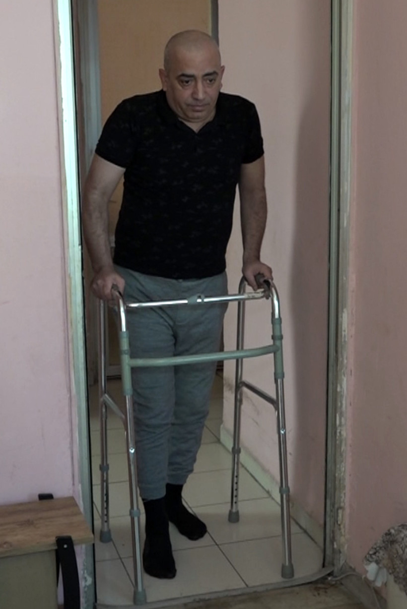 İşten Dönünce Koltukta Uyuyakaldı! Sabah Uyandığında Bacaklarının Tutmadığını Fark Etti, Hayatı Bir Anda Değişti - Resim : 3