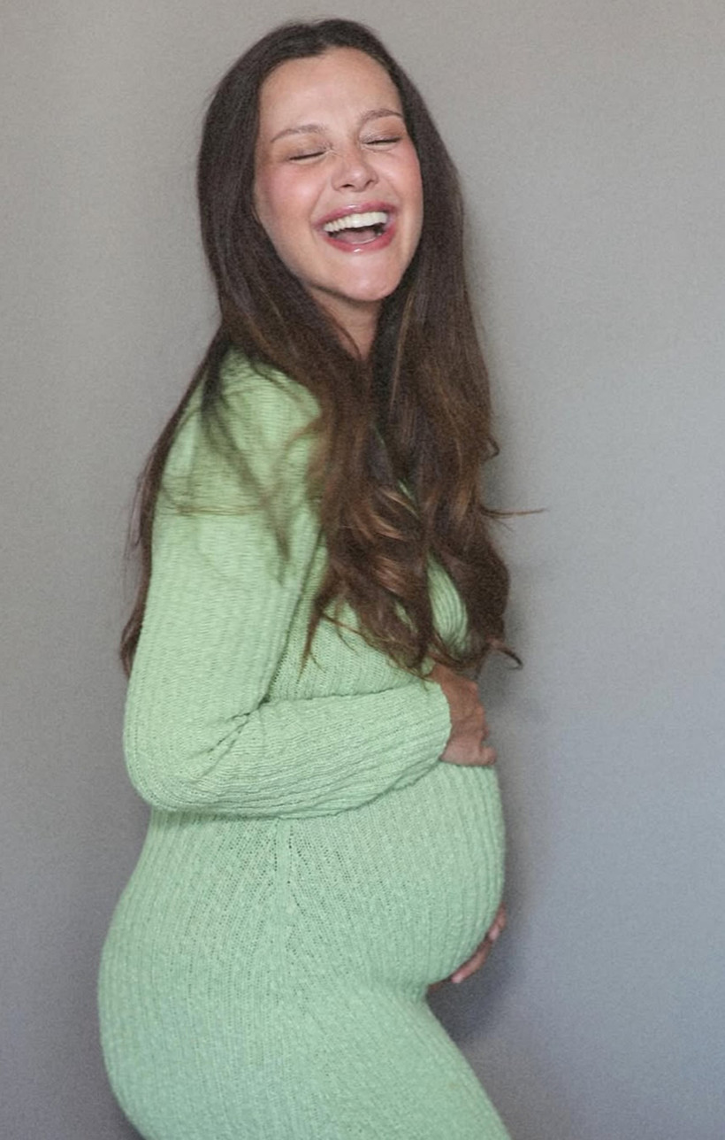 Ünlü Oyuncu İrem Helvacıoğlu İlk Bebeğini Kucağına Aldı! Kızına Hangi İsmi Verecek? Herkes Bunu Merak Ediyor - Resim : 2