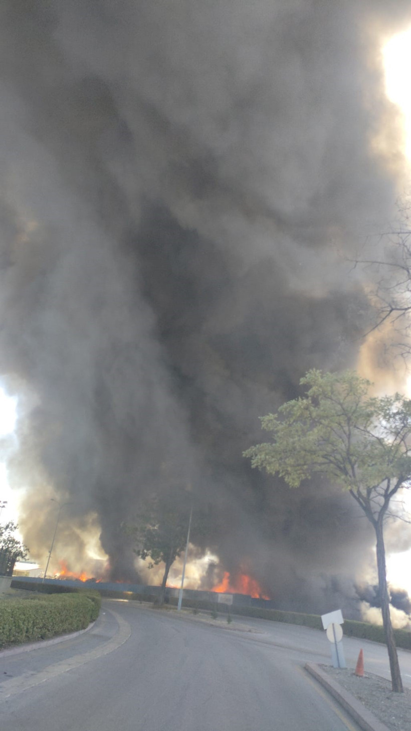 Ankara’da Geri Dönüşüm Fabrikasında Yangın! 1,5 Saat Sonra Kontrol Altına Alındı - Resim : 1