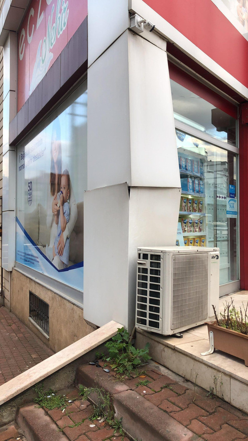 Gebze'de Çöken Binanın Dün Çekilen Fotoğrafları Ortaya Çıktı: Zemin Kaymış! - Resim : 3