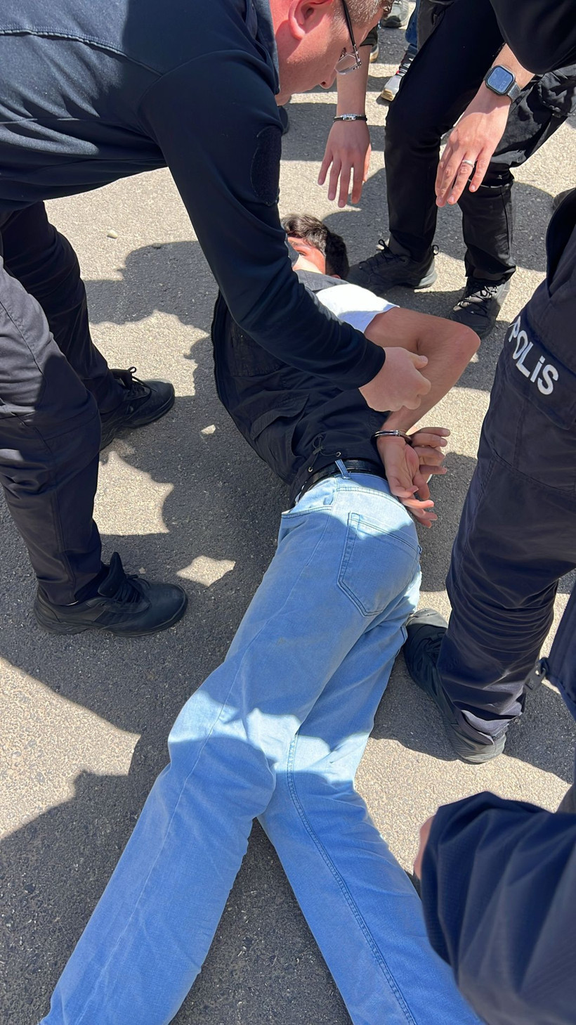 Diyarbakır'da Okul Önünde Silah Sesleri: Pompalı Tüfekli Saldırgan Yakalandı - Resim : 2