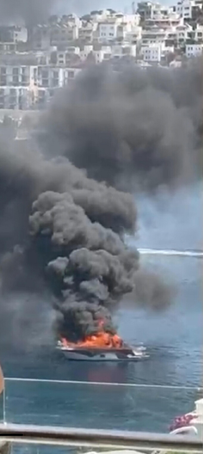 Bodrum'da Denizde Can Pazarı! Tekne Alev Alev Yandı - Resim : 1