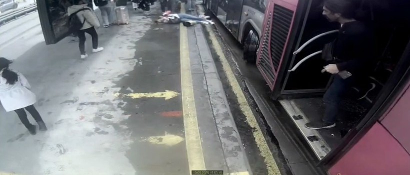 Beylikdüzü'nde Metrobüs Kazası! 1 Kişi Hayatını Kaybetti, Çok Sayıda Yaralı Var - Resim : 1