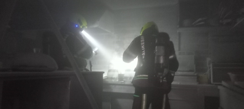 Balıkesir'de İş Yerinde Yangın Paniği - Resim : 1