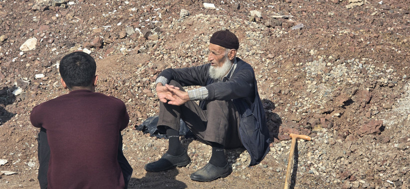 Hayattayken Kendilerine Mezar Kazdırdılar: 'Ölünce Kimseye Zahmet Vermek İstemiyoruz' - Resim : 1