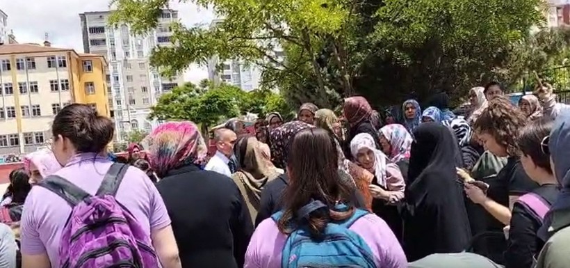 Gaziantep'i Ayağa Kaldıran Olay! Kantinci Kuran-ı Kerim Sayfalarını Tost Kağıdı Yaptı - Resim : 3