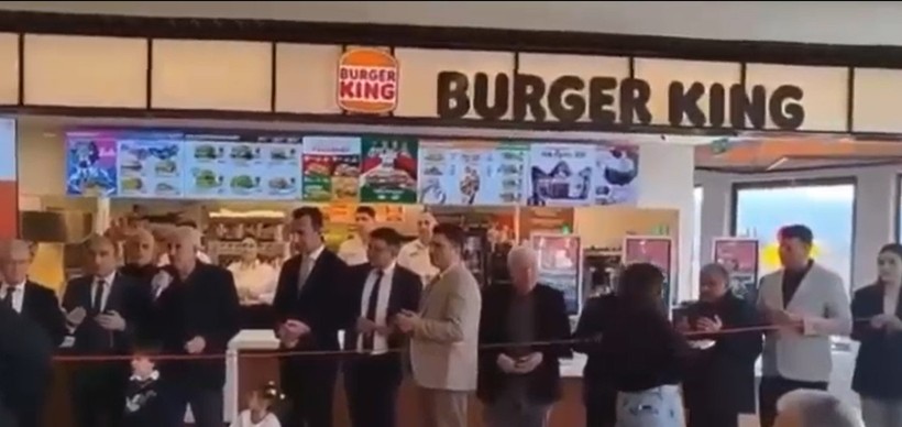 AKP’liler Boykot Kararını Tanımadı: Burger King Şubesini Dualar Eşliğinde Açtılar - Resim : 1