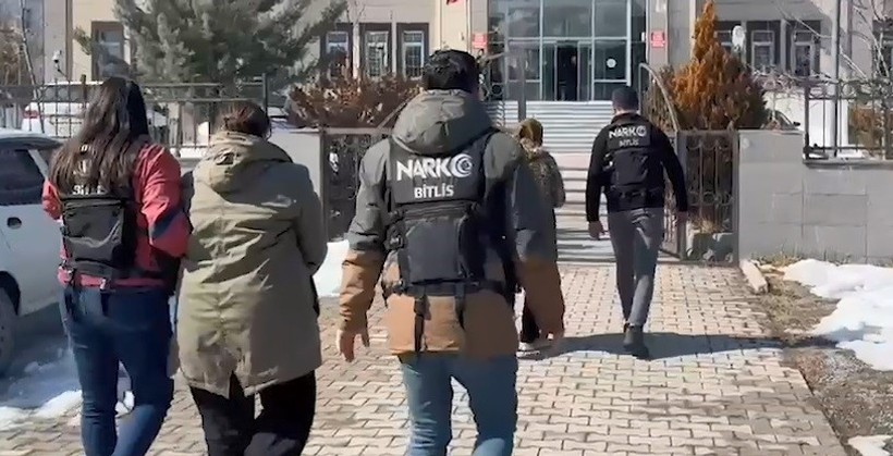 Yabancı Uyruklu Şahıslar 2 Kilo Uyuşturucuyla Yakalandı - Resim : 1