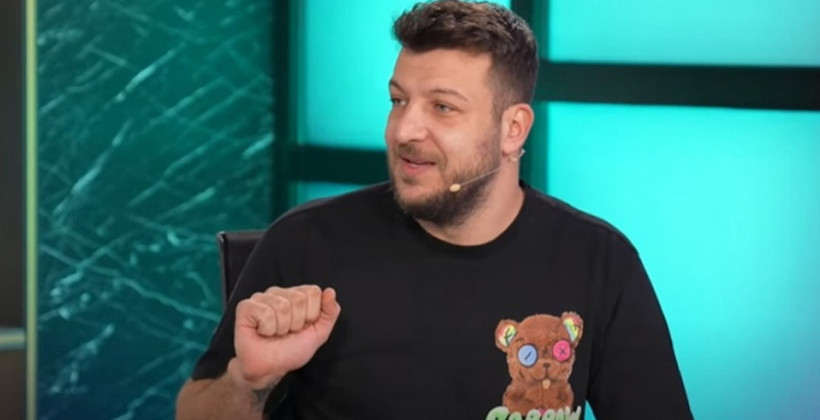 Canlı Yayında Kumar Oynamıştı... Eski Futbolcu ve Spor Yorumcusu Batuhan Karadeniz Hakkında Yakalama Kararı - Resim : 1