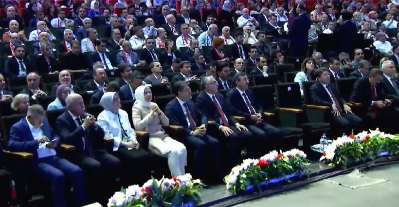 Cumhurbaşkanı Erdoğan'ın Kürsüye Çıkması Bekleniyordu, Bir Anda Salonu Terk Etti... Tüm Programı Bozan Gizemli Telefon! - Resim : 2