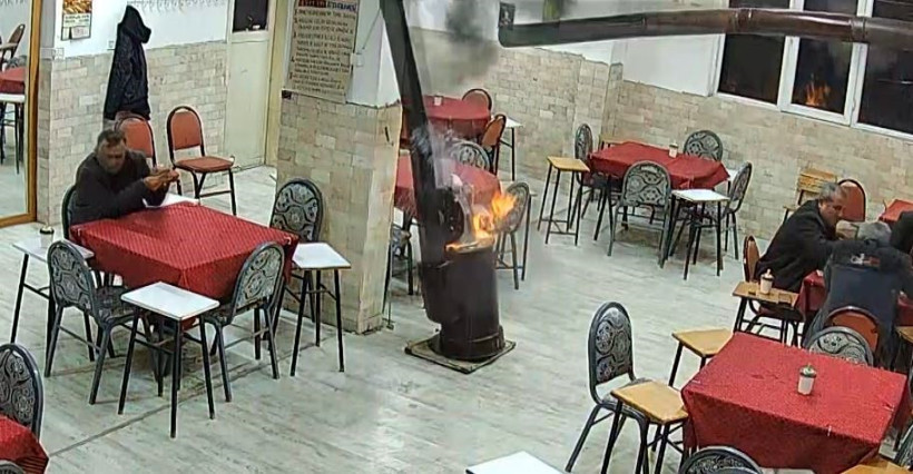 Sobayı Kolonya ile Yaktı, Saniyeler Sonra Bomba Gibi Patladı - Resim : 2