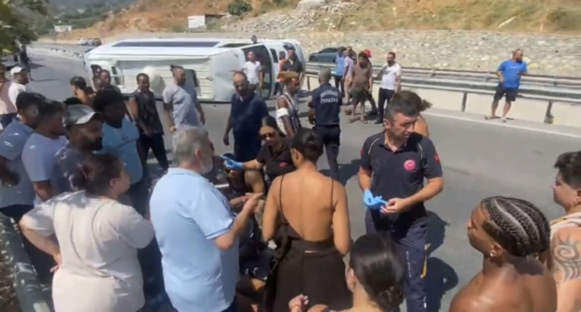 Aydın'da Feci Kaza! Turistleri Taşıyordu... Yaralılar Var - Resim : 1