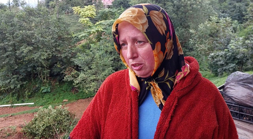 'Ev Gidiyor' Çığlığıyla Uyandılar: Rize'de Altındaki Toprak Kopan Evde Can Pazarı - Resim : 2