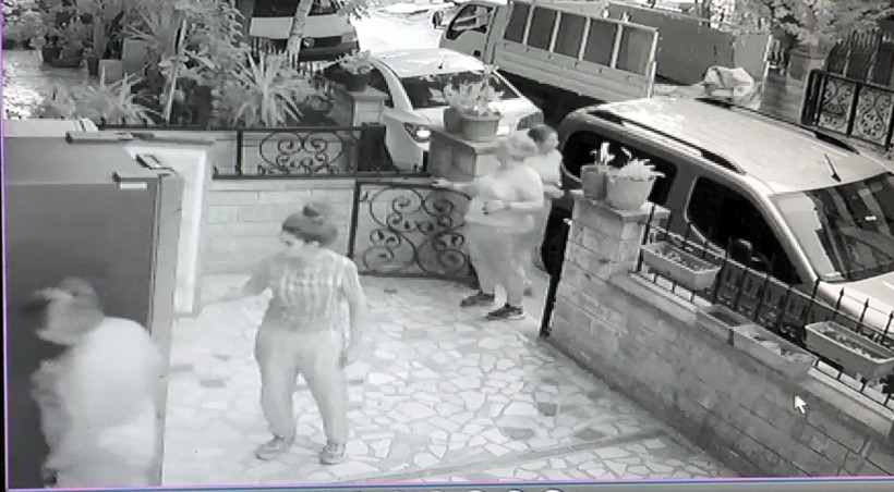 Nakliyecilere Taş Çıkardılar! 4 Kadın Dev Buzdolabını Böyle Kaçırdı - Resim : 2