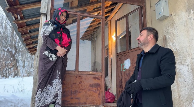 Dört Aydır Köyde Tek Başına: Sadece Makarna Yiyerek Hayatta Kaldı - Resim : 4