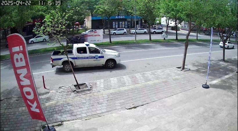 Zabıta Sırrı Süreyya Önder İçin Asılan Pankartı İndirdi - Resim : 1