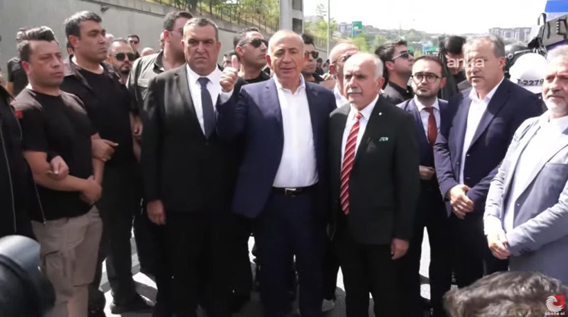Kayyım Olarak Atanmıştı! Gürsel Tekin'den CHP İstanbul İl Başkanlığı Önünde Beklenen Açıklama: 'Biz Kayyum Değiliz, Allah'tan Korkunuz Yok mu?' - Resim : 3