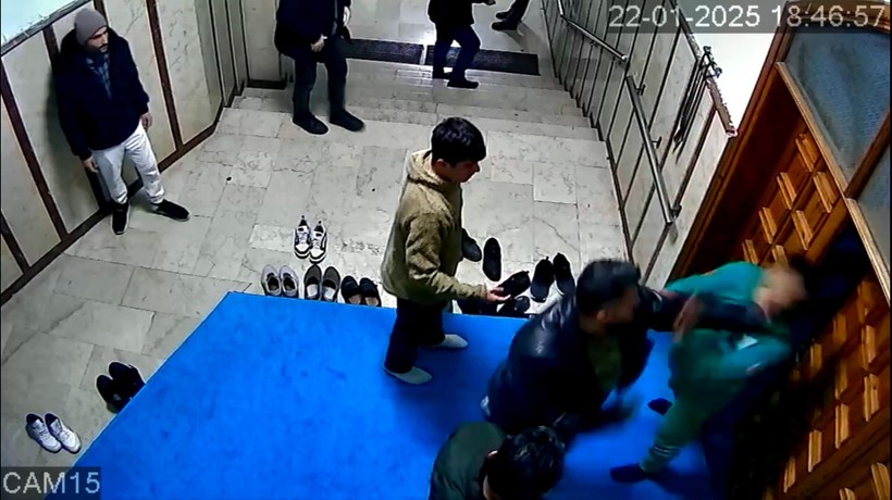 Dünya Şampiyonu Kick Boksçu Gardını Alıp Dehşet Saçtı: Cami Görevlisi Felç Geçirdi - Resim : 1