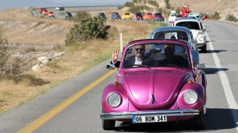 Pamukkale vosvoslarla renklendi