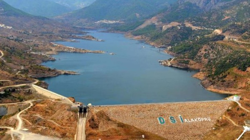 Alaköprü Barajı'nın kapakları açıldı