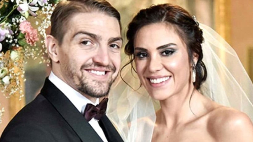 Caner Erkin eşi Şükran Ovalı'ya: İyi ki...